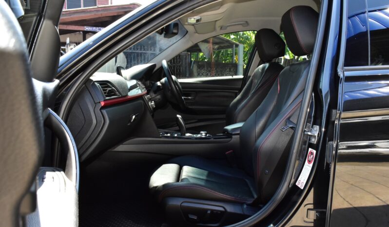 
								BMW 320d Sport (F30) 2014 full									
