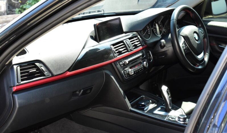 
								BMW 320d Sport (F30) 2014 full									