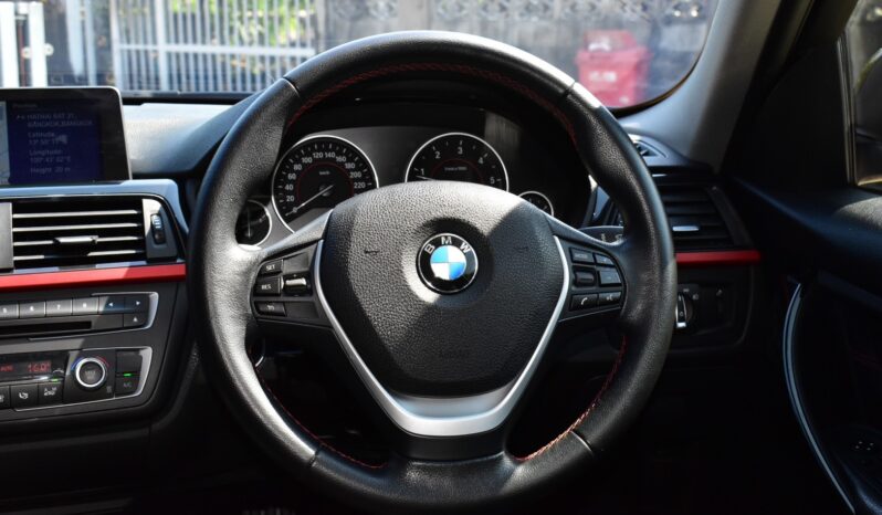 
								BMW 320d Sport (F30) 2014 full									