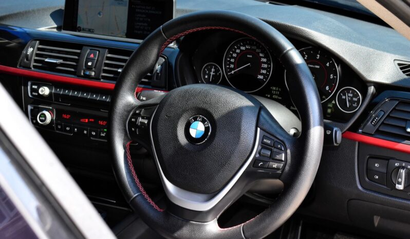 
								BMW 320d Sport (F30) 2014 full									