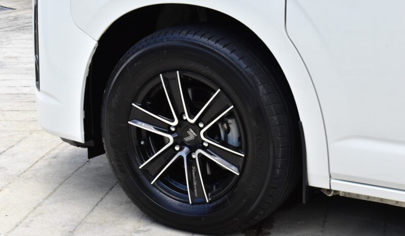 
								TOYOTA COMMUTER 2.8 AT 2021 full									