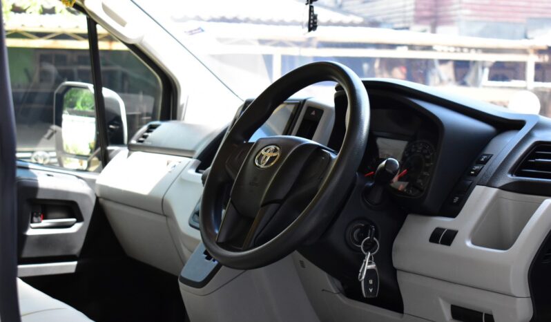 
								TOYOTA COMMUTER 2.8 AT 2021 full									