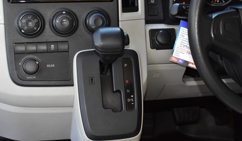 
								TOYOTA COMMUTER 2.8 AT 2021 full									