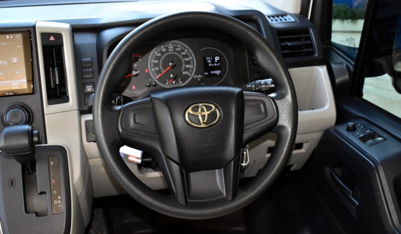 
								TOYOTA COMMUTER 2.8 AT 2021 full									