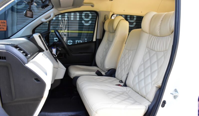 
								TOYOTA COMMUTER 2.8 AT 2021 full									