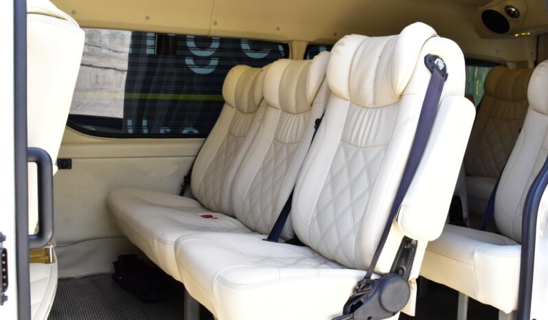
								TOYOTA COMMUTER 2.8 AT 2021 full									