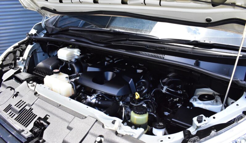 
								TOYOTA COMMUTER 2.8 AT 2021 full									